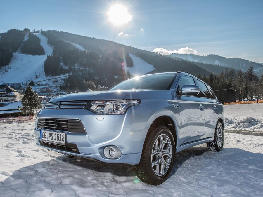  Mitsubishi Outlander PHEV 2012 года  (фото 5 из 48)